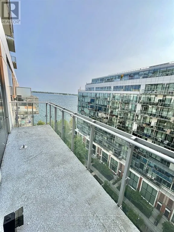 1029 - 39 QUEENS QUAY E