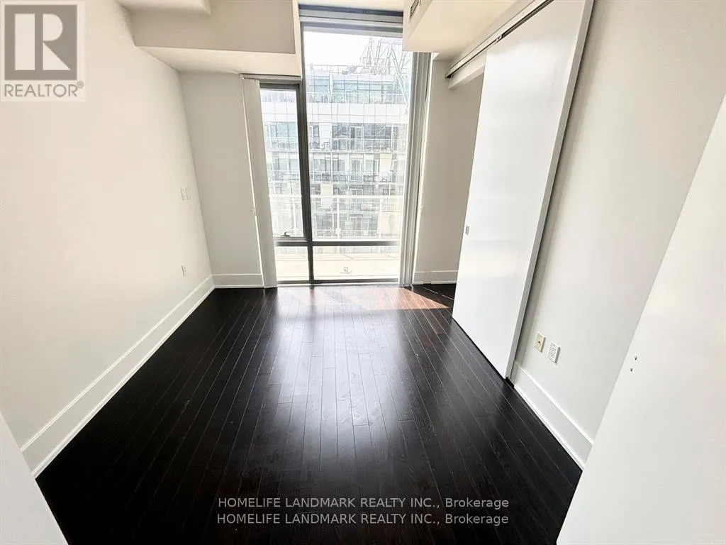 1029 - 39 QUEENS QUAY E