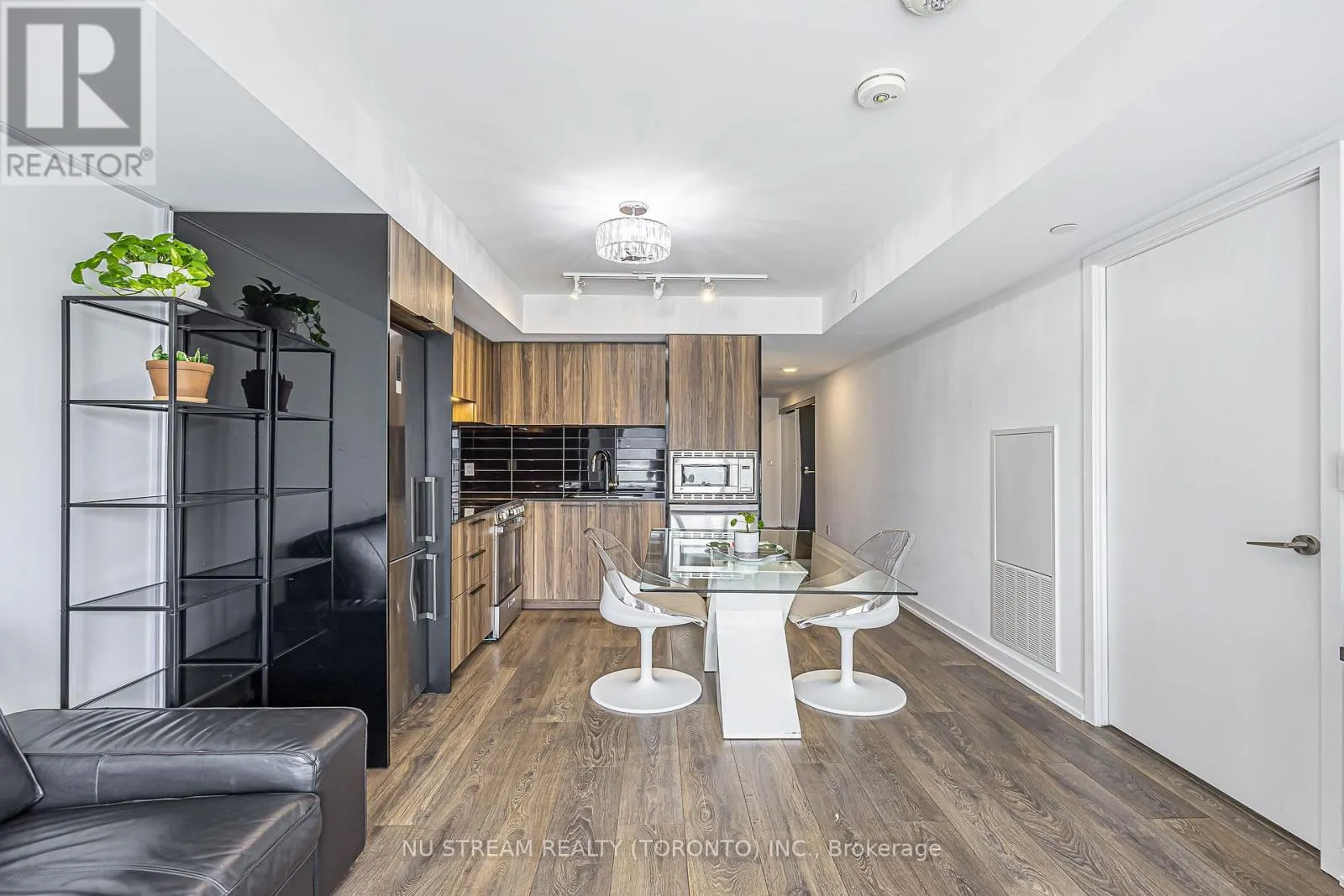 1710 - 501 YONGE STREET