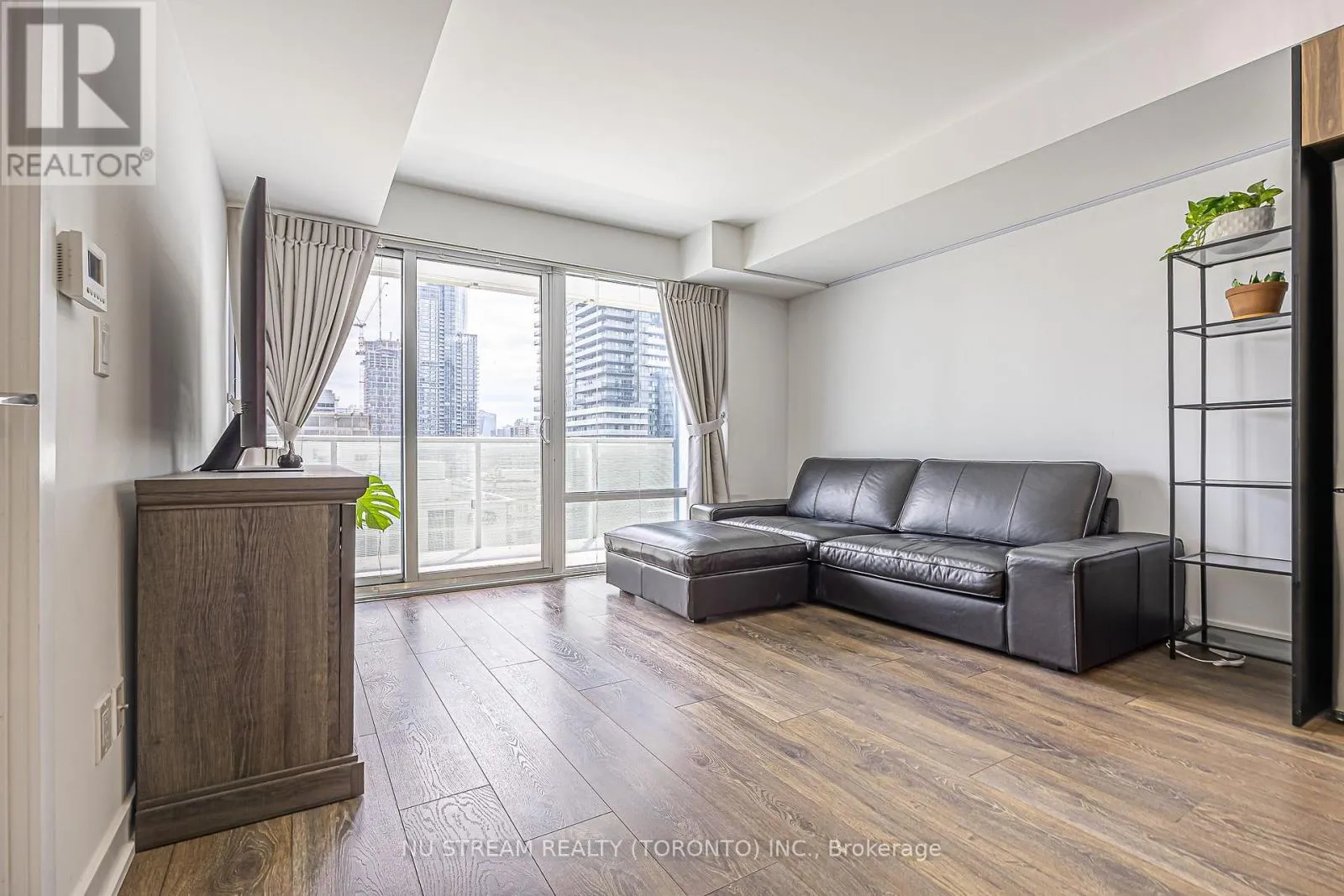 1710 - 501 YONGE STREET