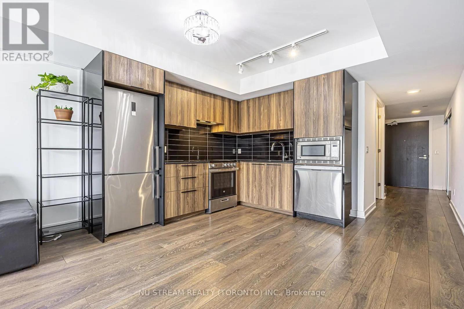 1710 - 501 YONGE STREET