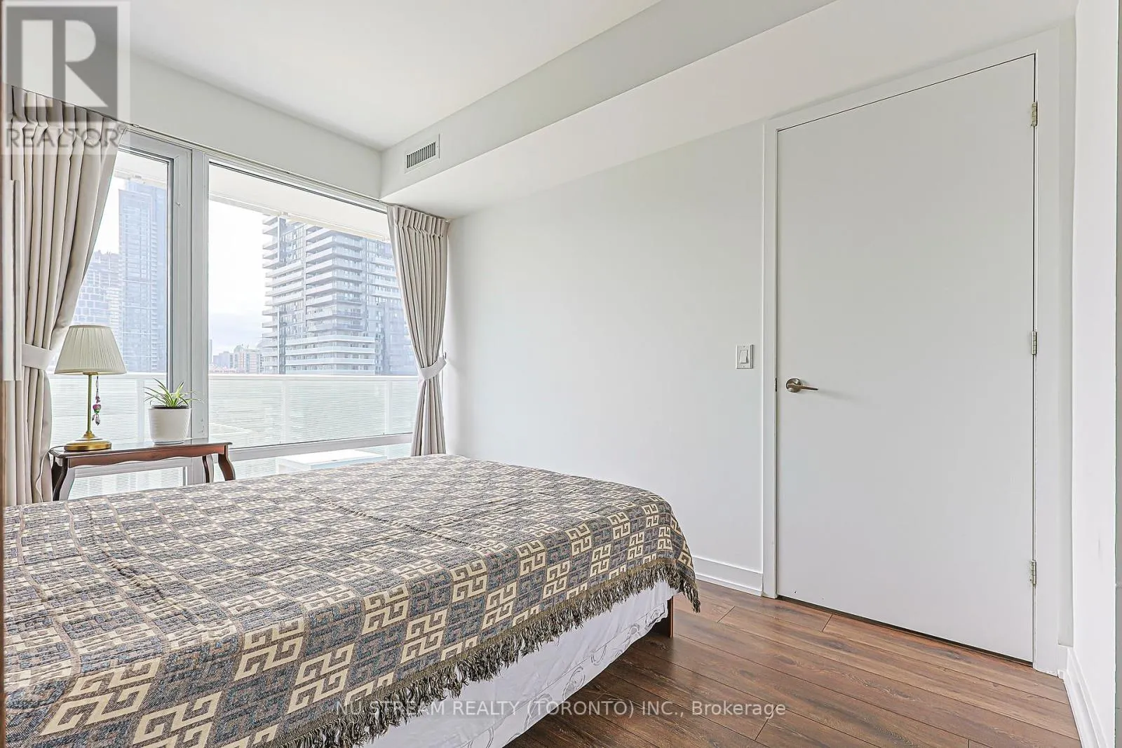 1710 - 501 YONGE STREET