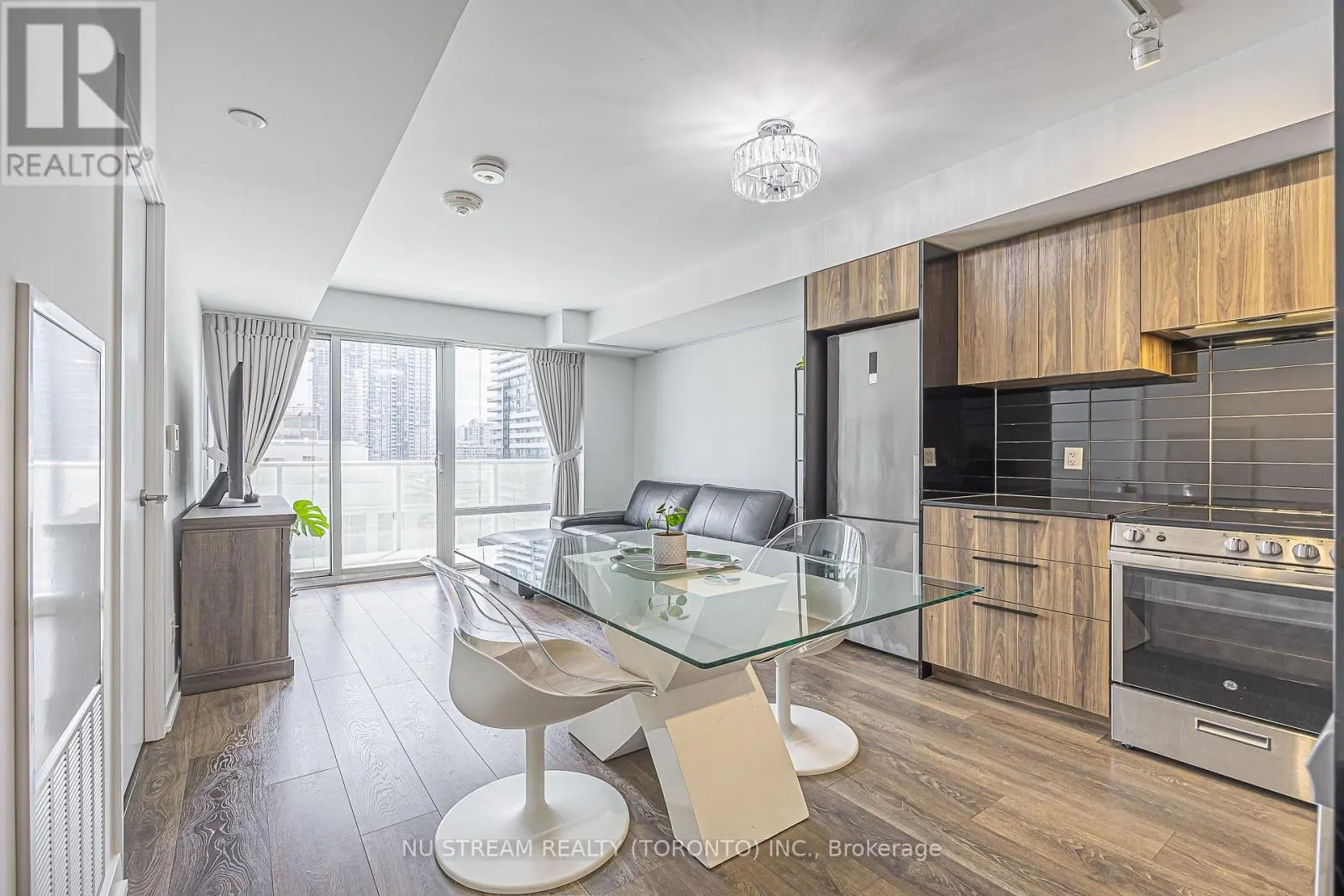 1710 - 501 YONGE STREET