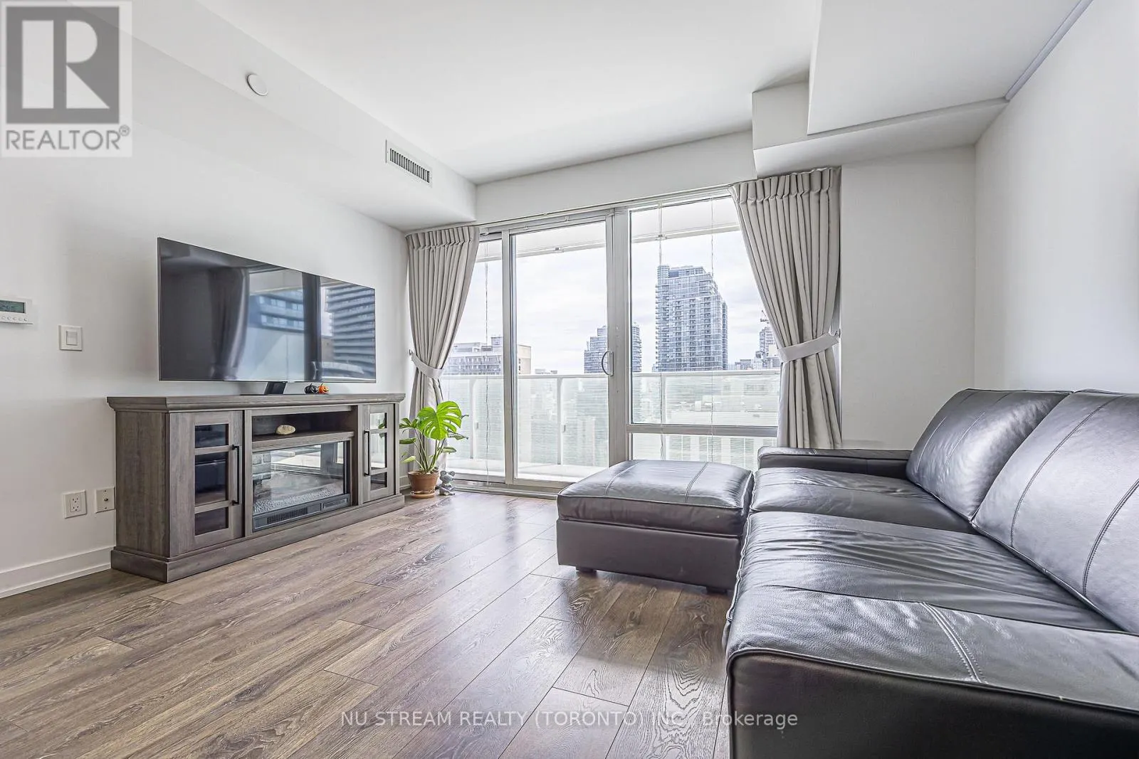 1710 - 501 YONGE STREET