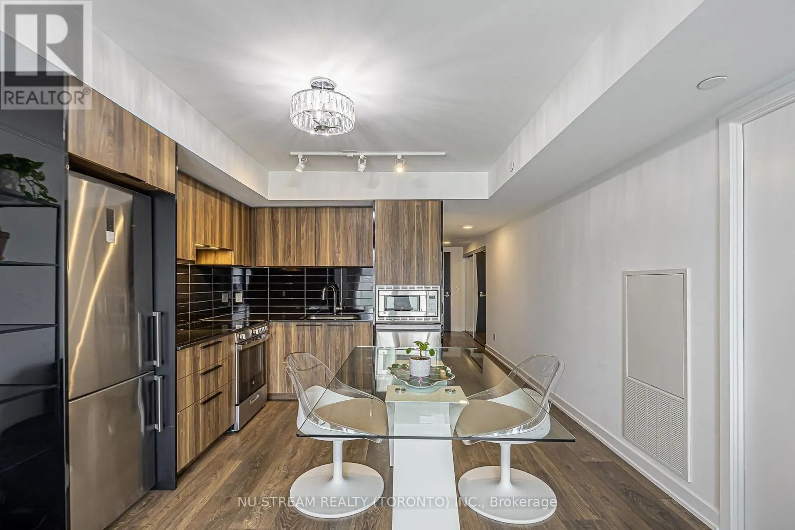 1710 - 501 YONGE STREET