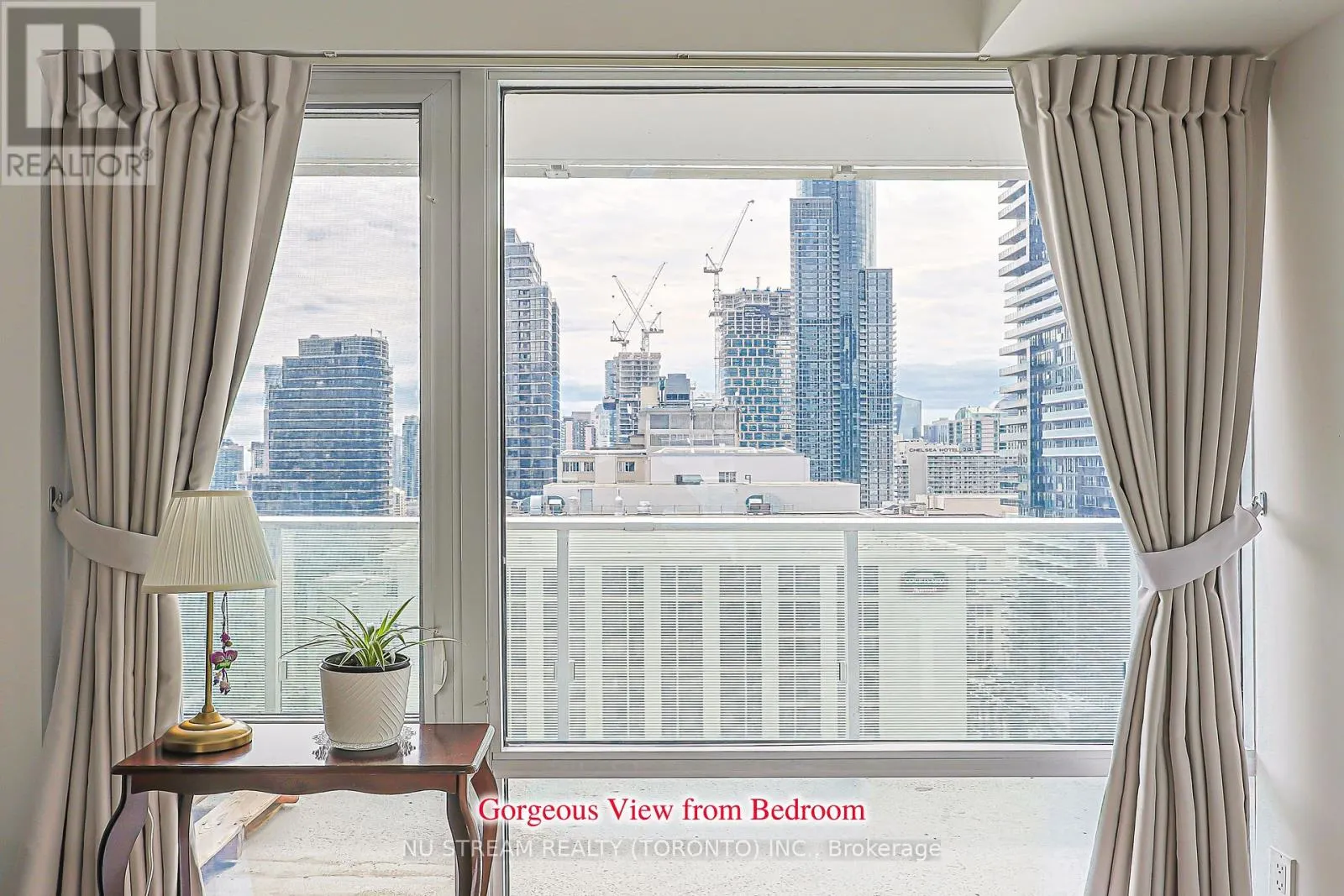 1710 - 501 YONGE STREET