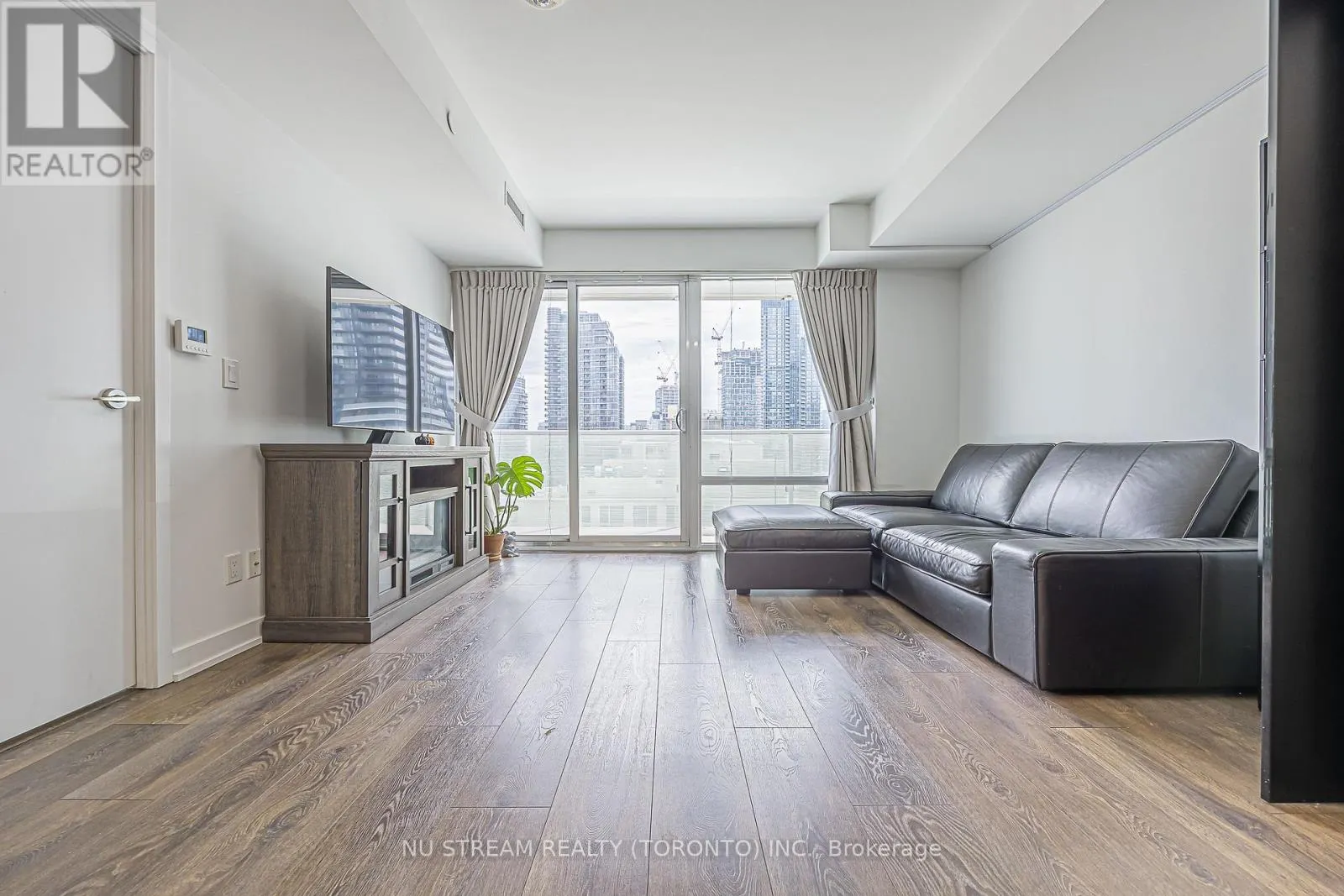 1710 - 501 YONGE STREET