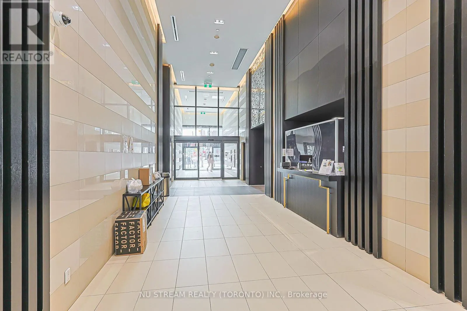 1710 - 501 YONGE STREET