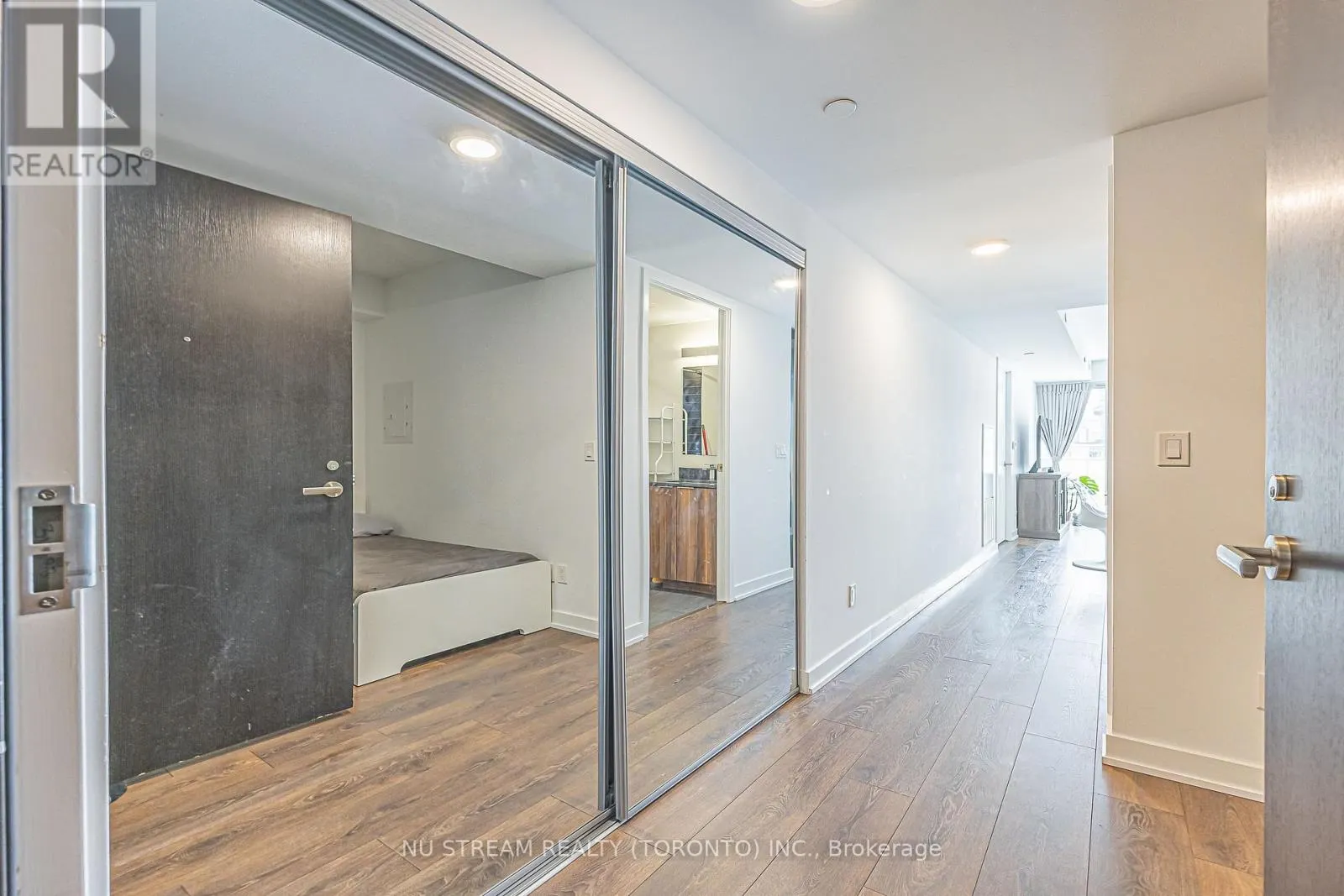 1710 - 501 YONGE STREET