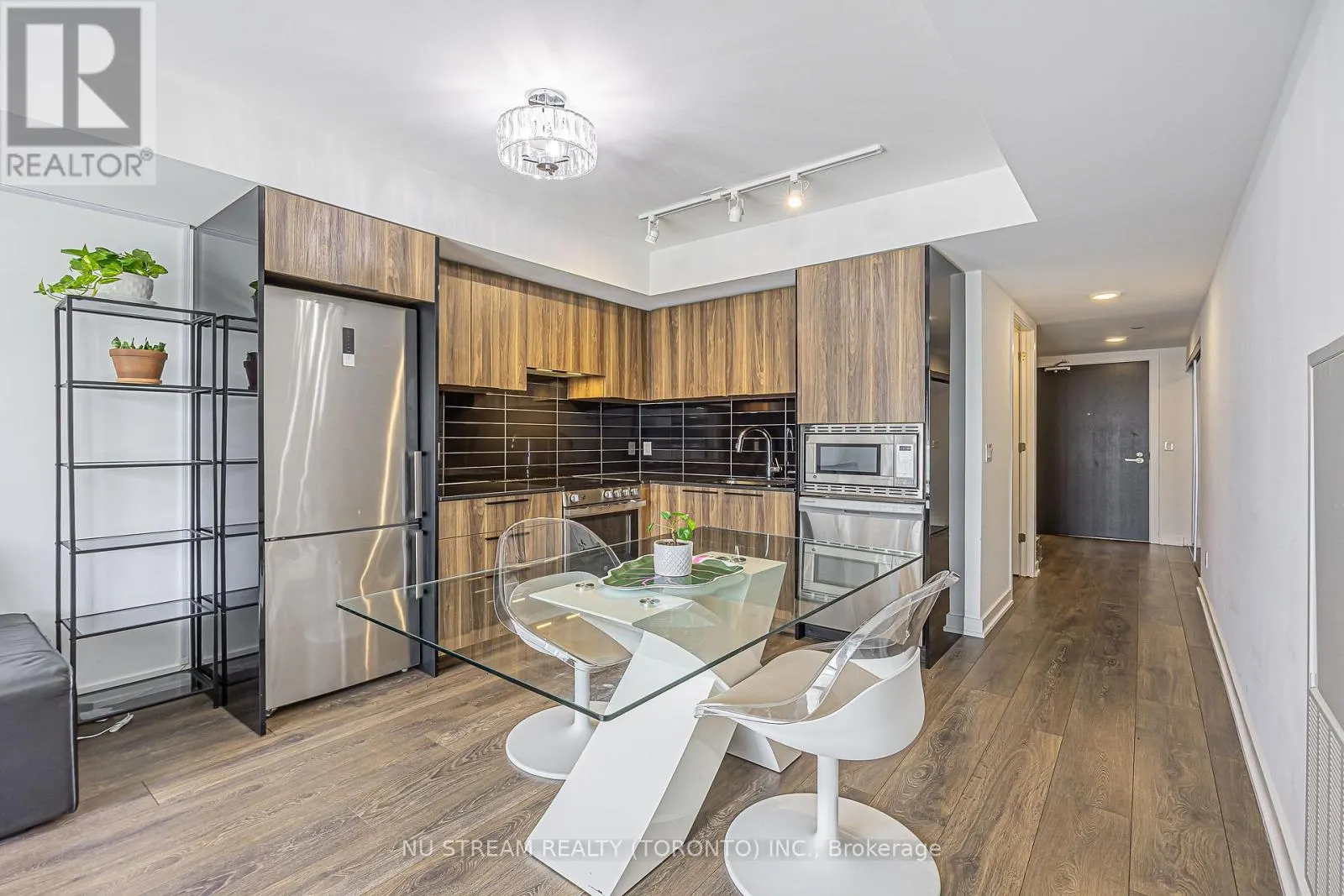 1710 - 501 YONGE STREET