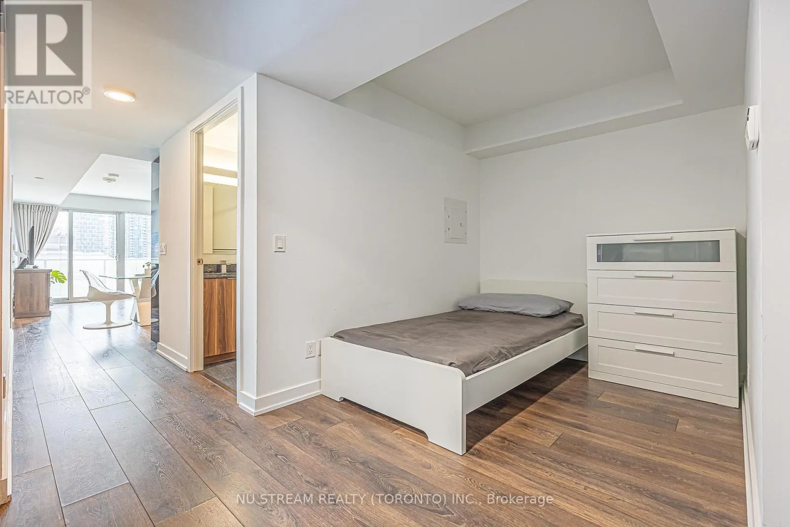 1710 - 501 YONGE STREET