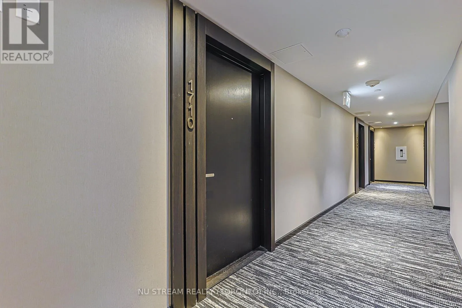 1710 - 501 YONGE STREET