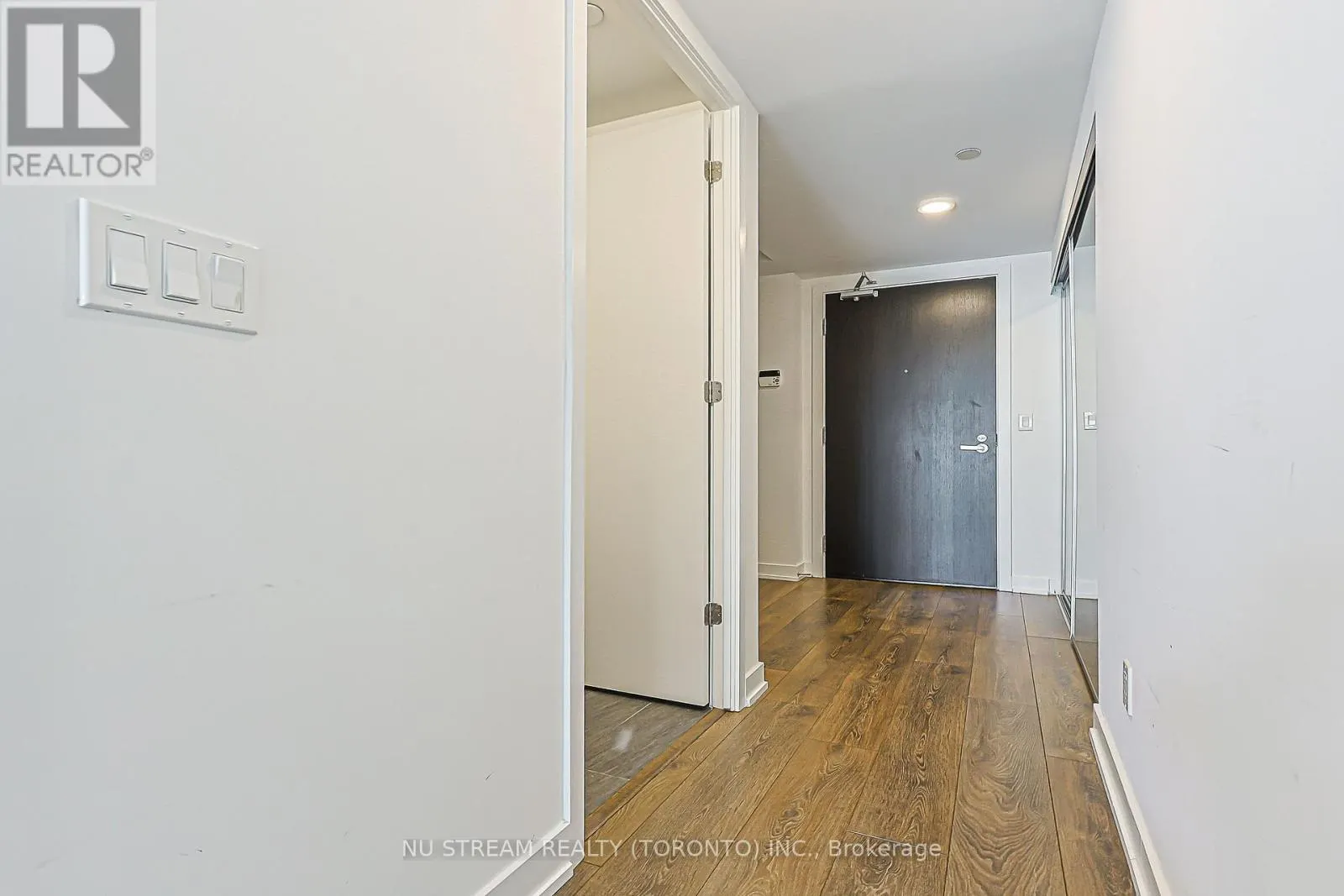 1710 - 501 YONGE STREET