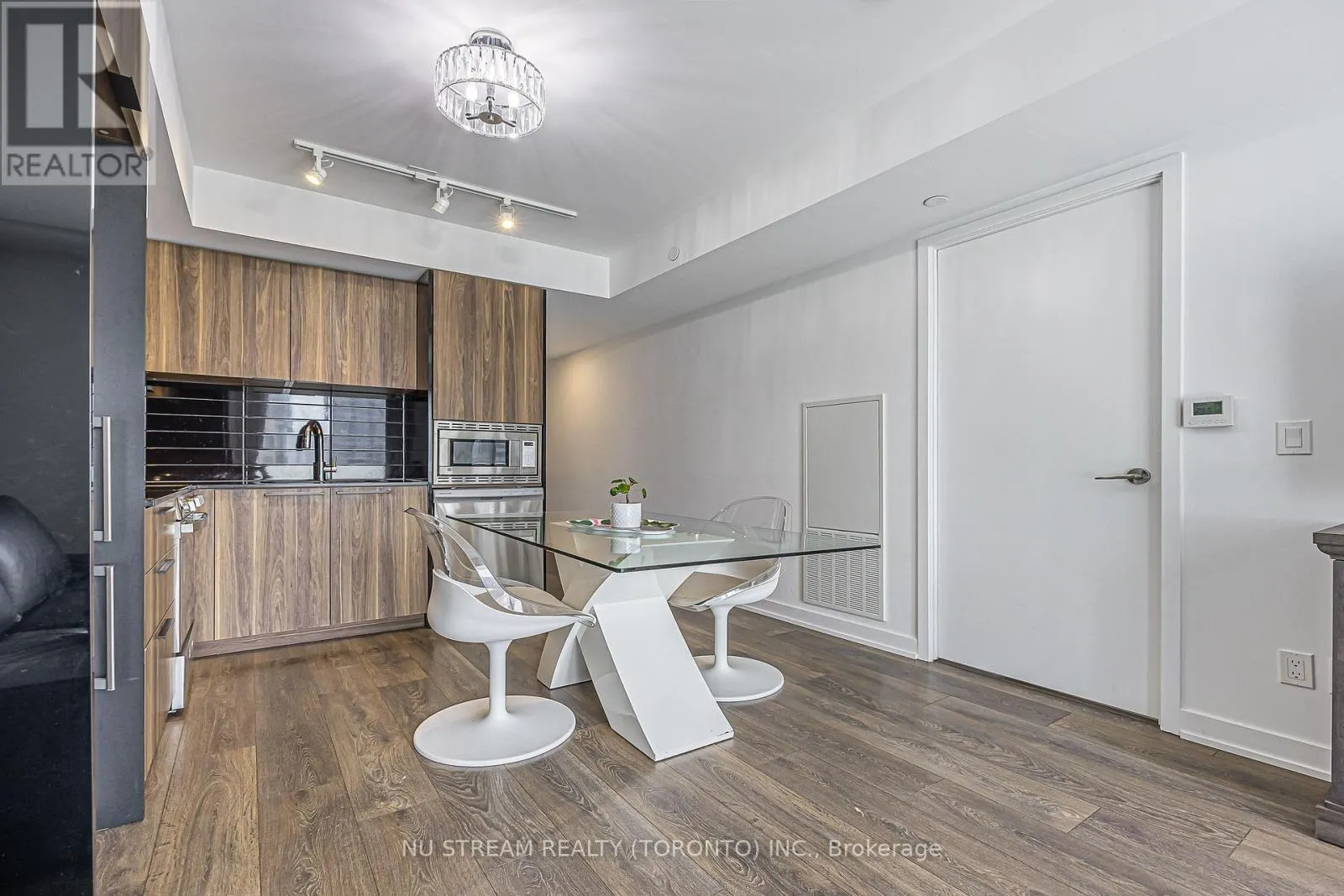1710 - 501 YONGE STREET