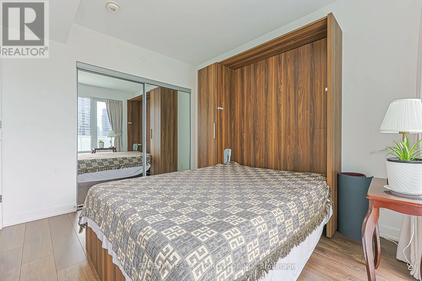 1710 - 501 YONGE STREET