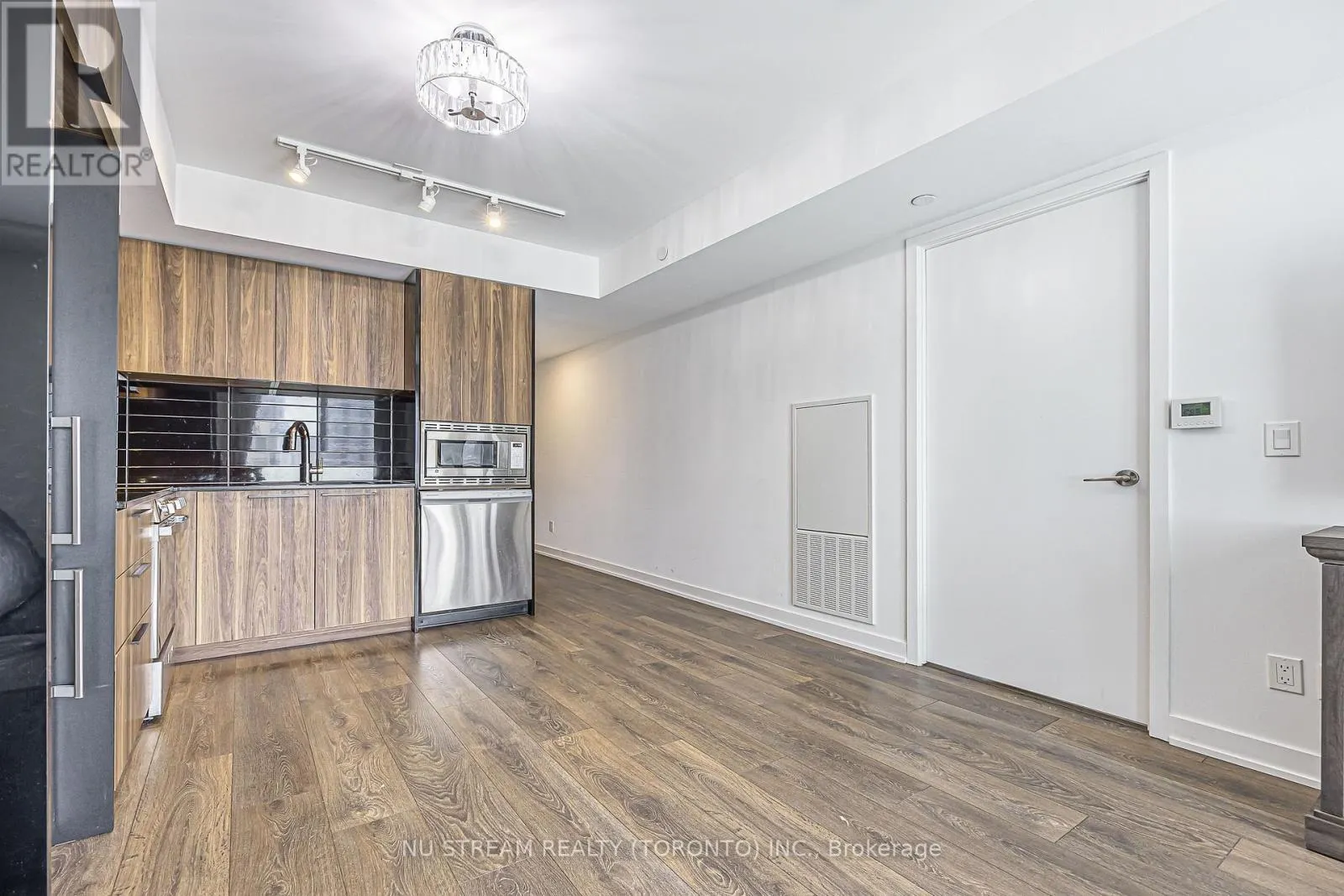 1710 - 501 YONGE STREET