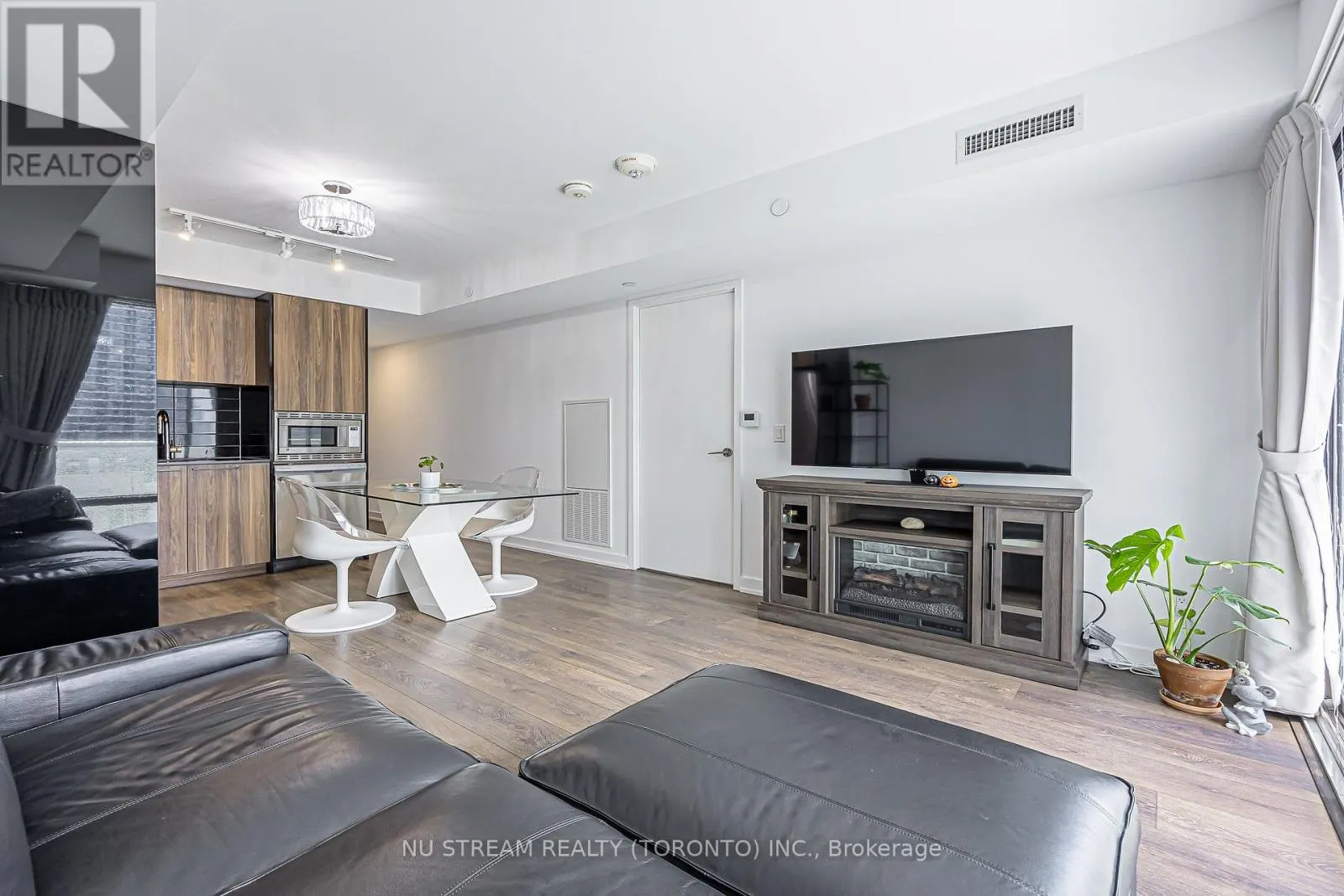 1710 - 501 YONGE STREET