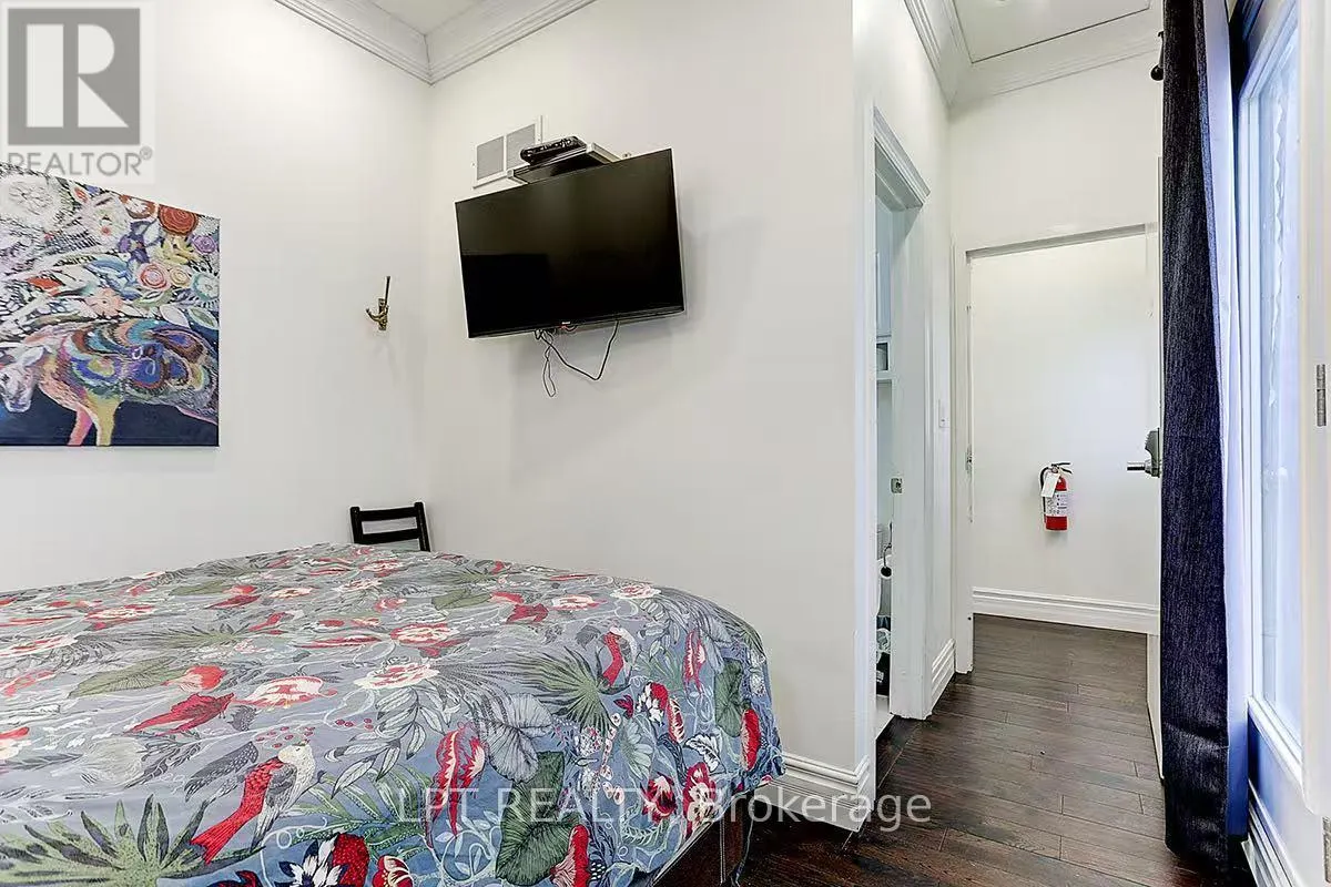 ROOM 301 - 600 PARLIAMENT STREET