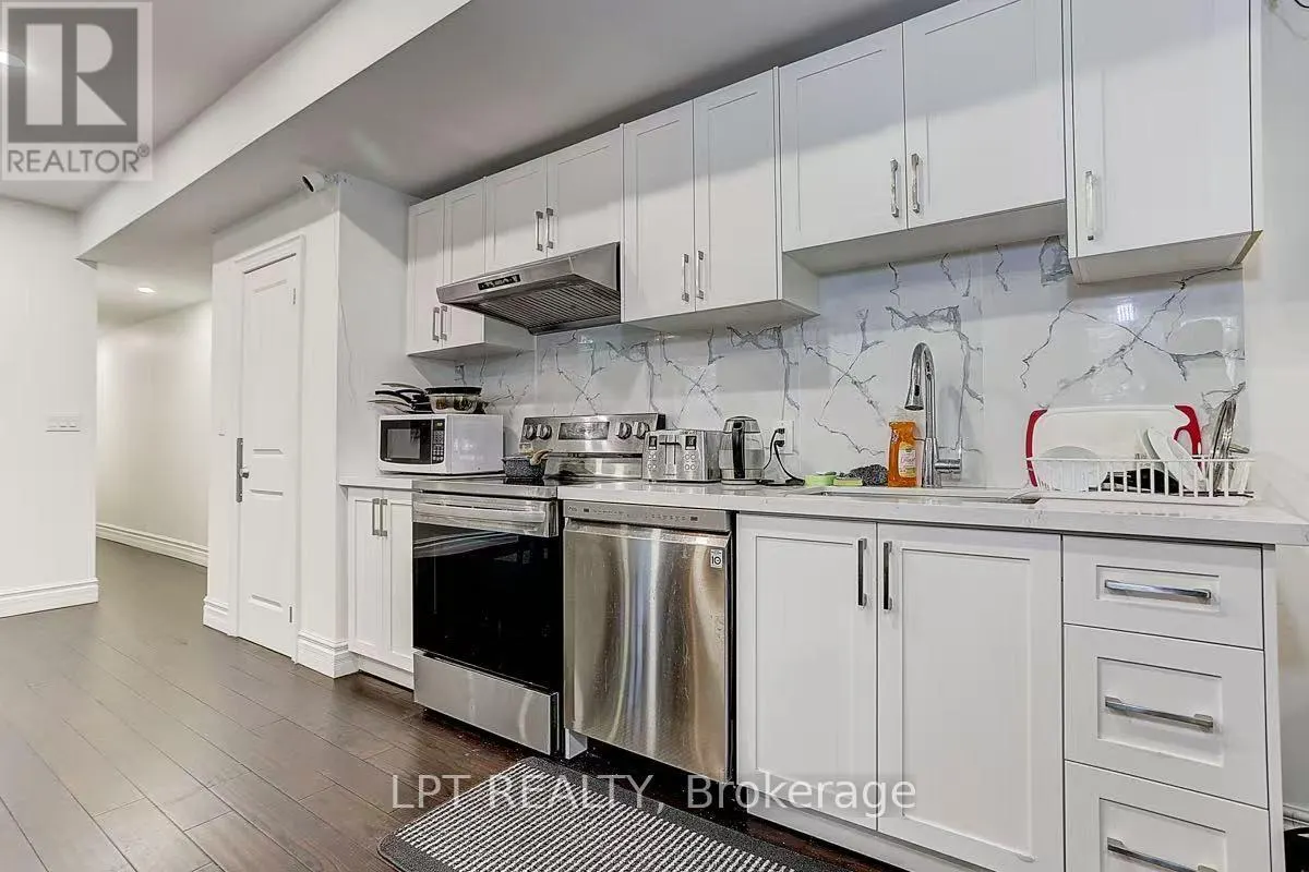 ROOM 304 - 600 PARLIAMENT STREET