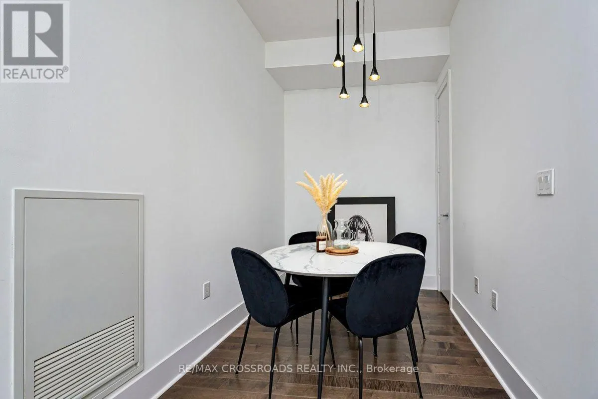 1010 - 29 QUEENS QUAY E