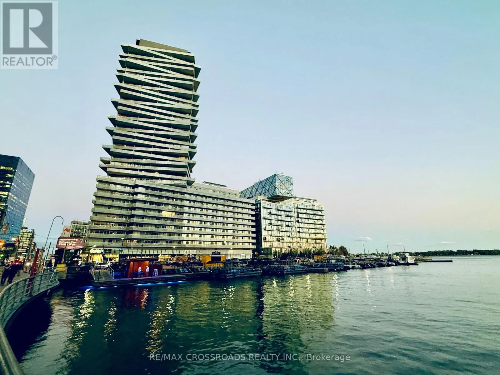 1010 - 29 QUEENS QUAY E