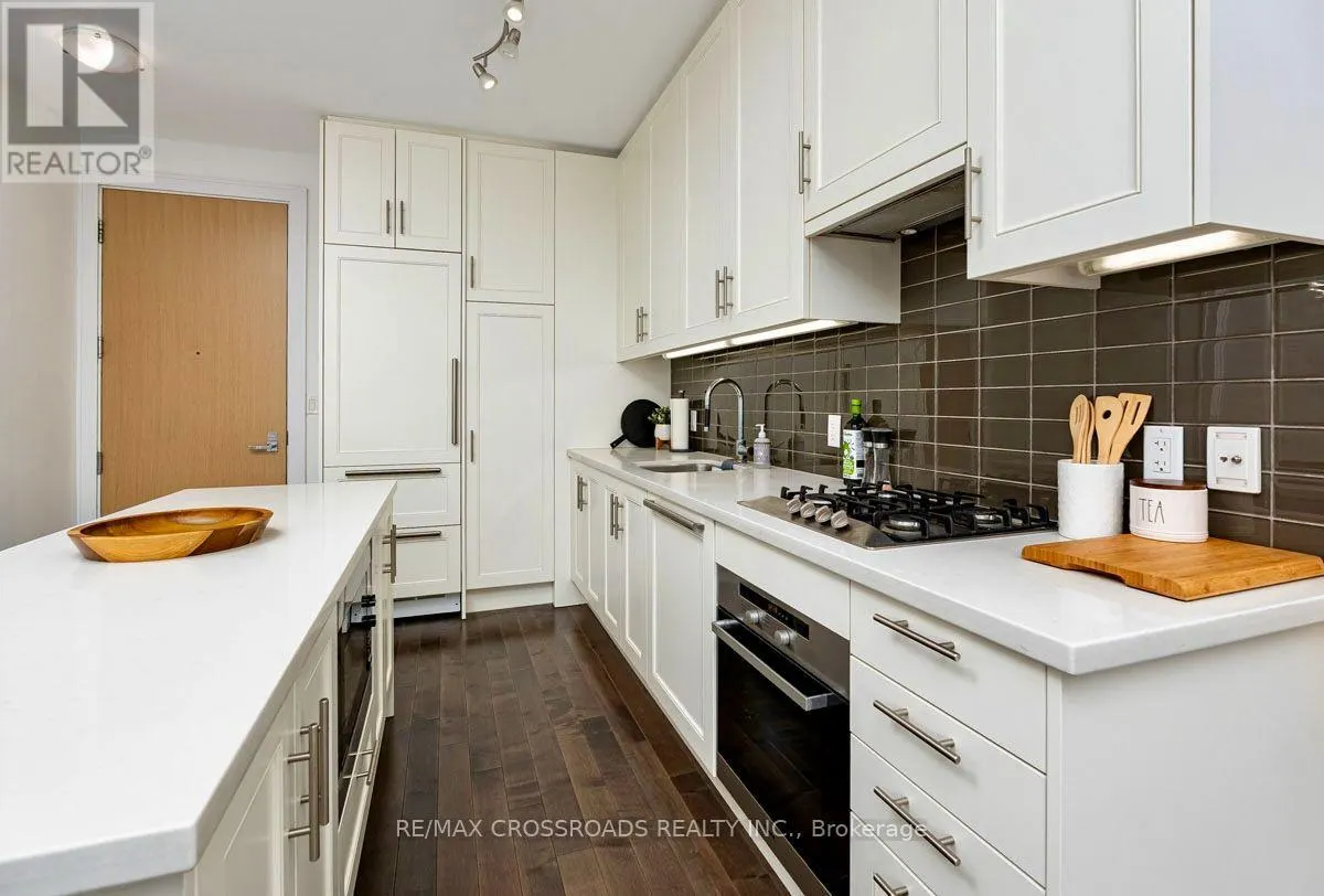1010 - 29 QUEENS QUAY E