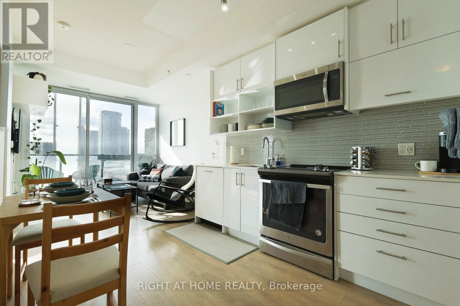 12 - 128 FAIRVIEW MALL DRIVE
