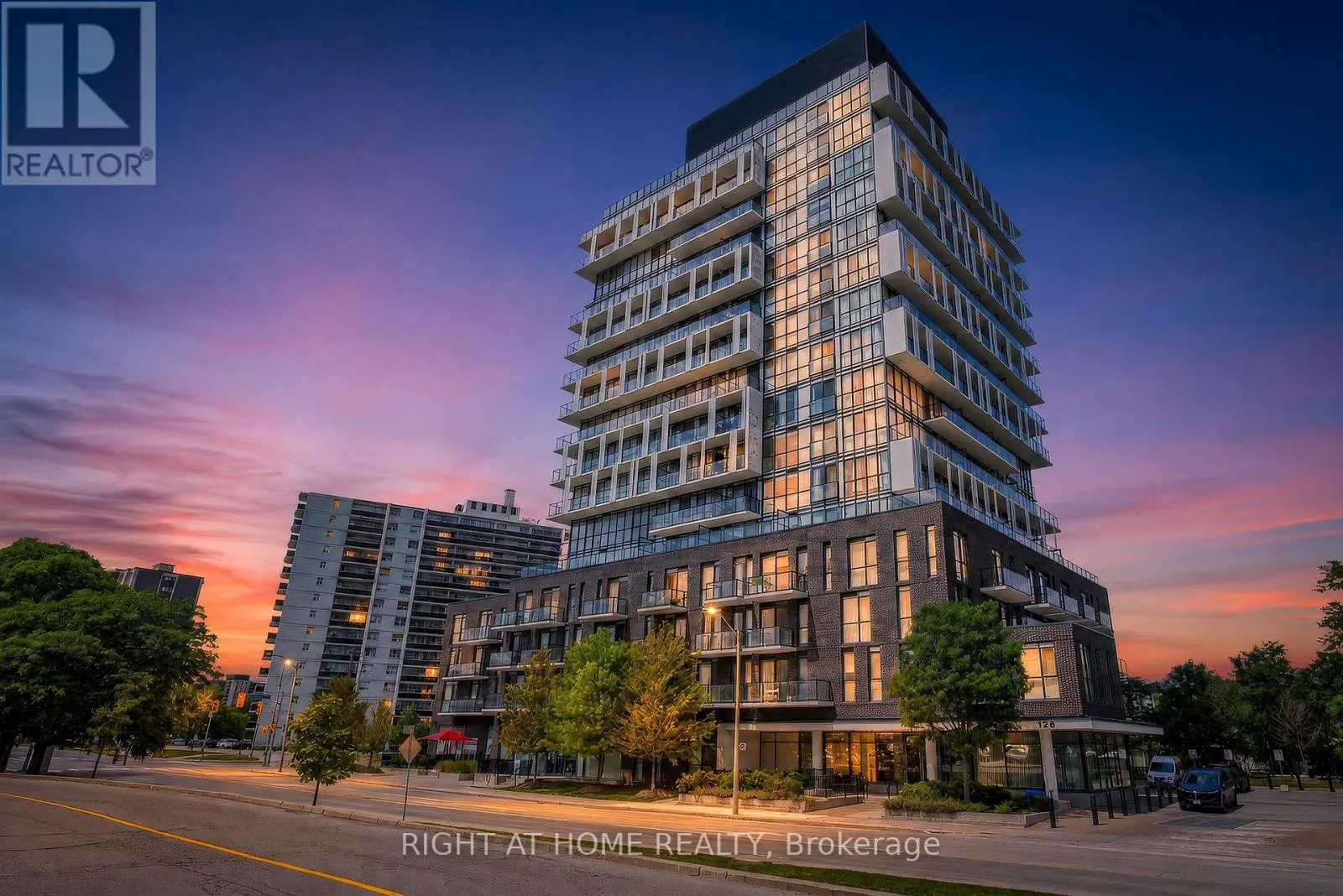 12 - 128 FAIRVIEW MALL DRIVE