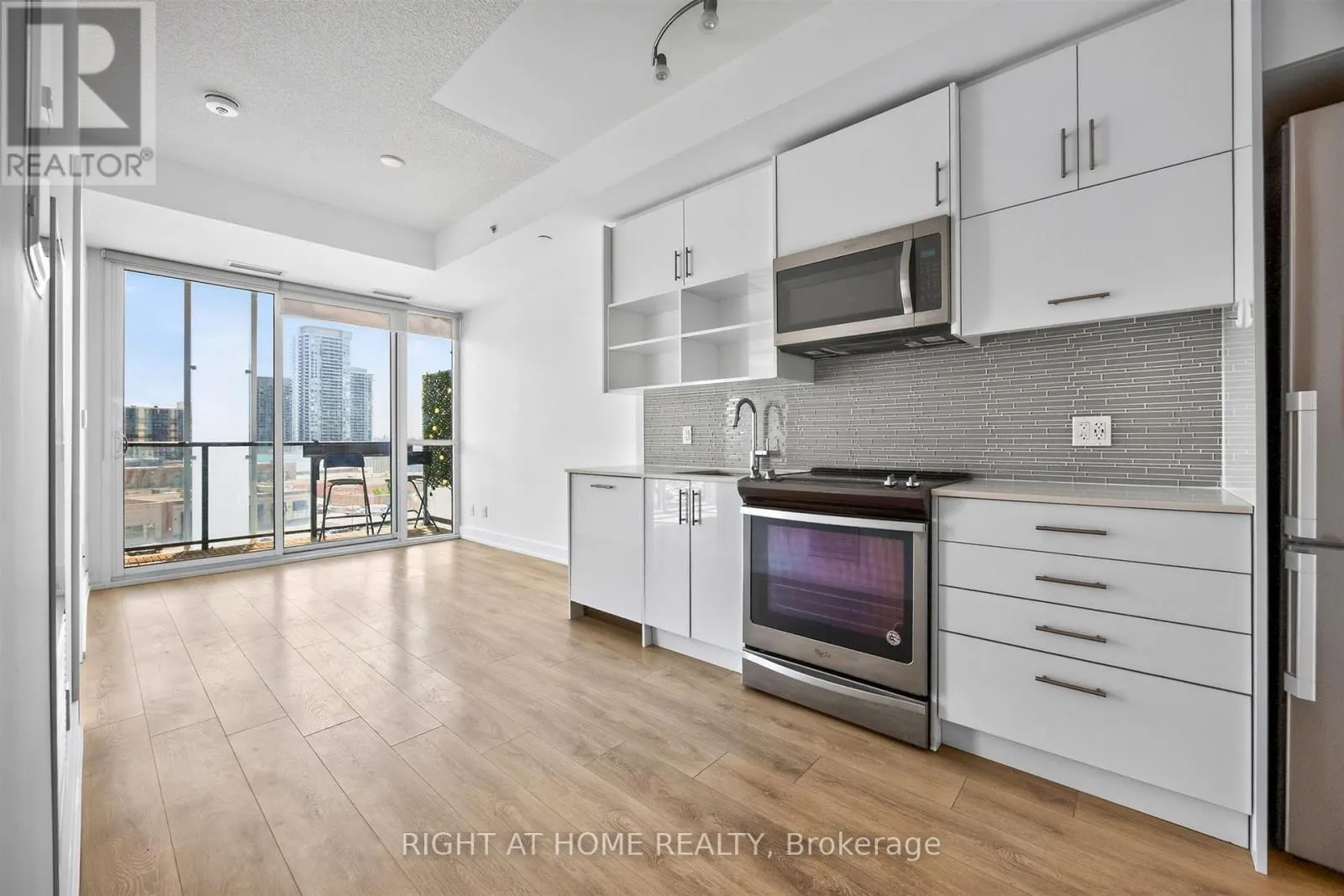 12 - 128 FAIRVIEW MALL DRIVE