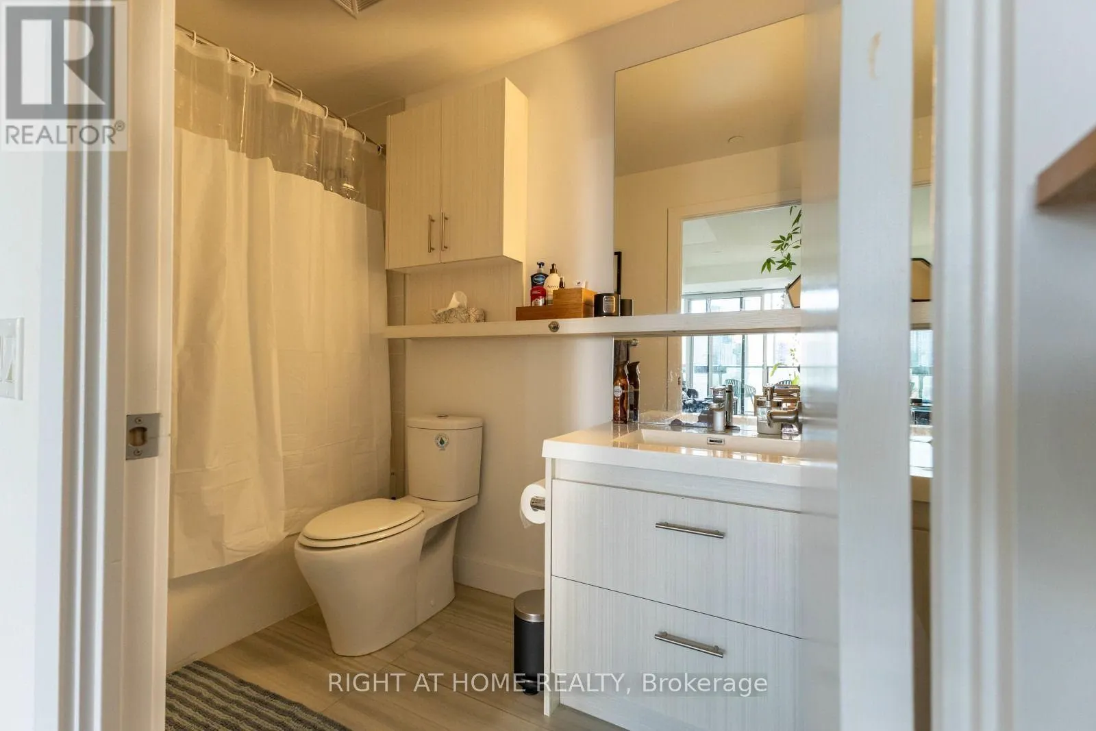 12 - 128 FAIRVIEW MALL DRIVE