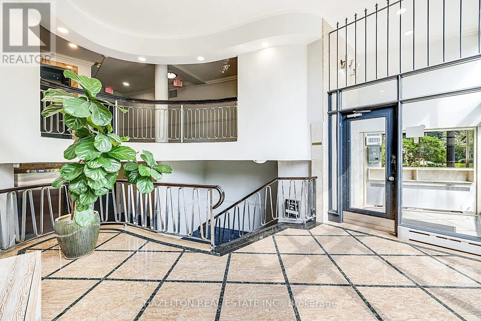 107 - 4 SHERBOURNE STREET N