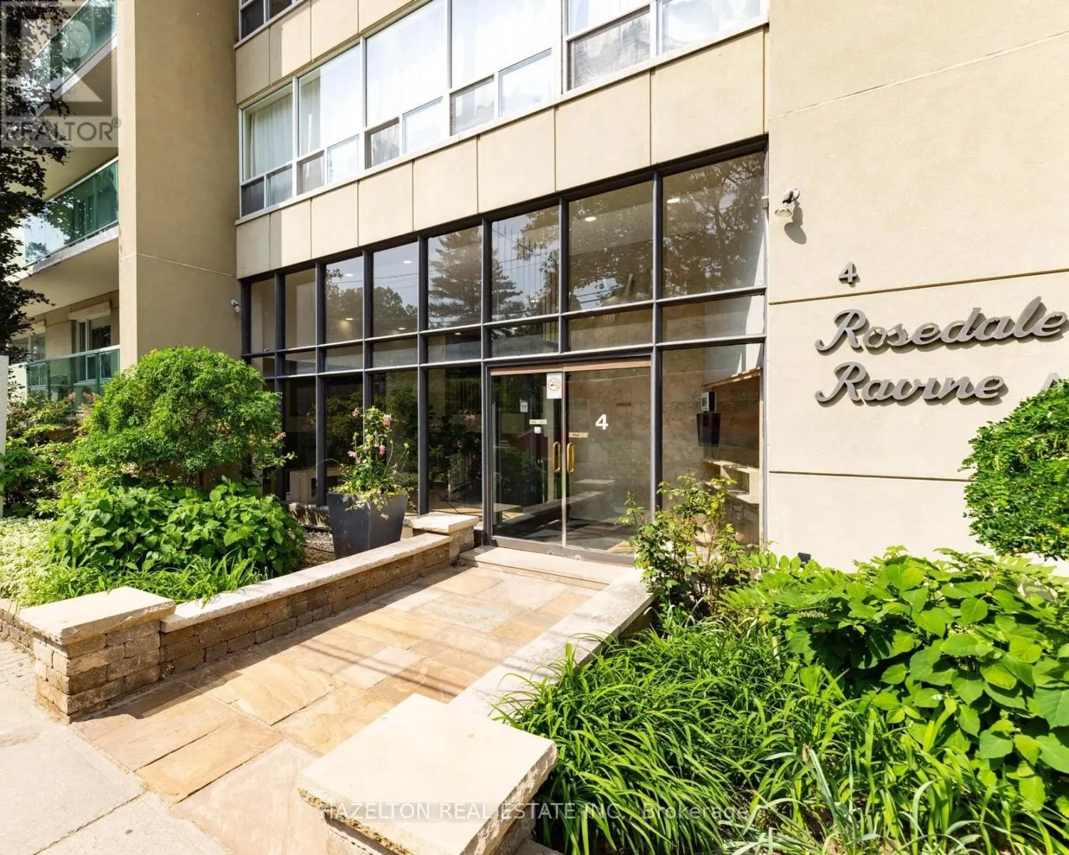 107 - 4 SHERBOURNE STREET N