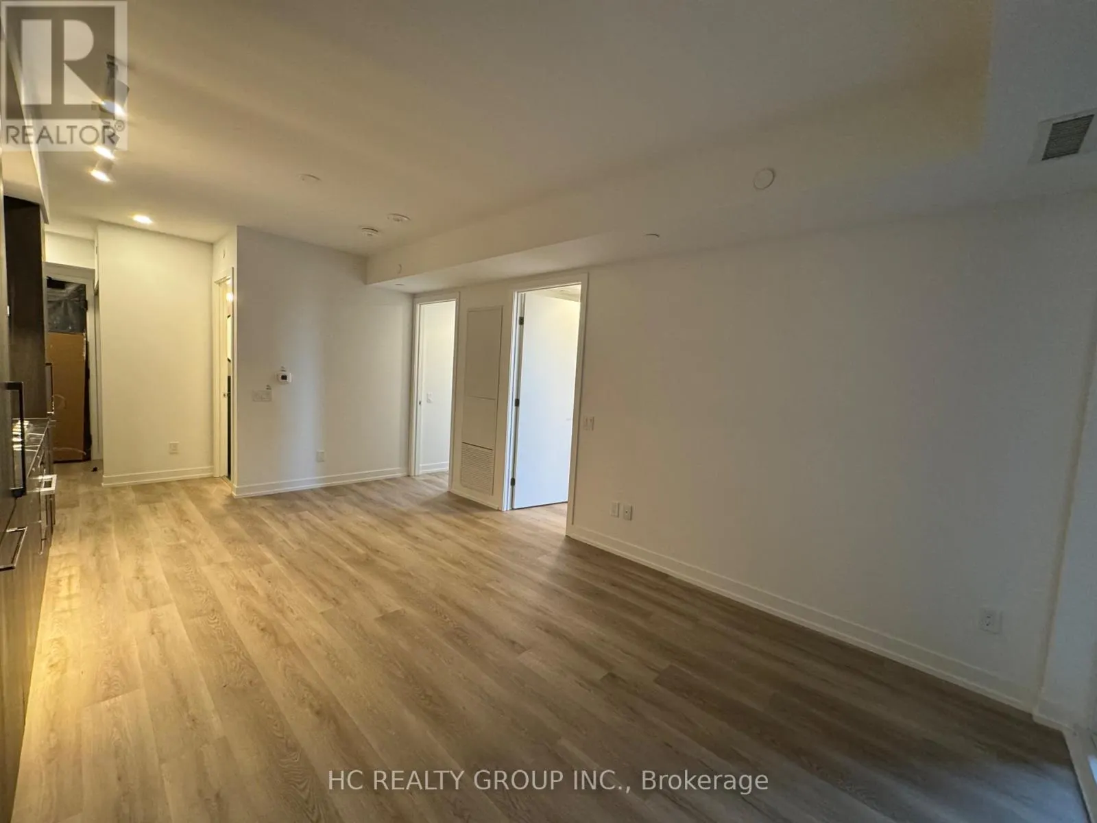 608 - 771 YONGE STREET