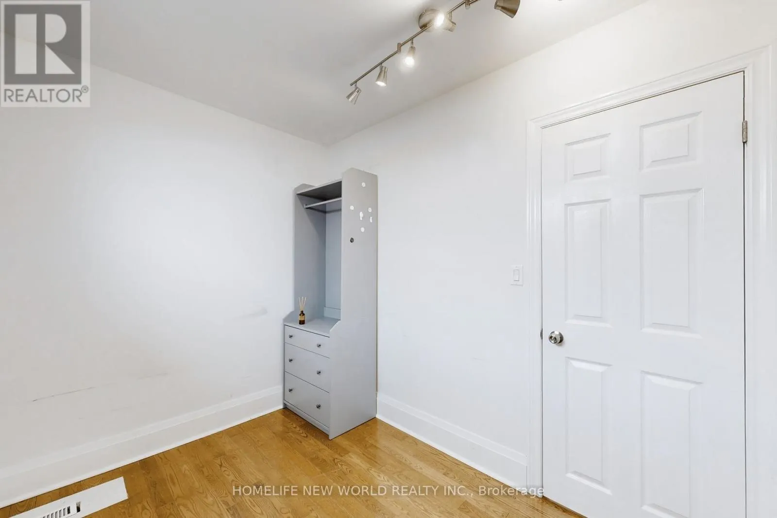 14 FRANKLIN AVENUE