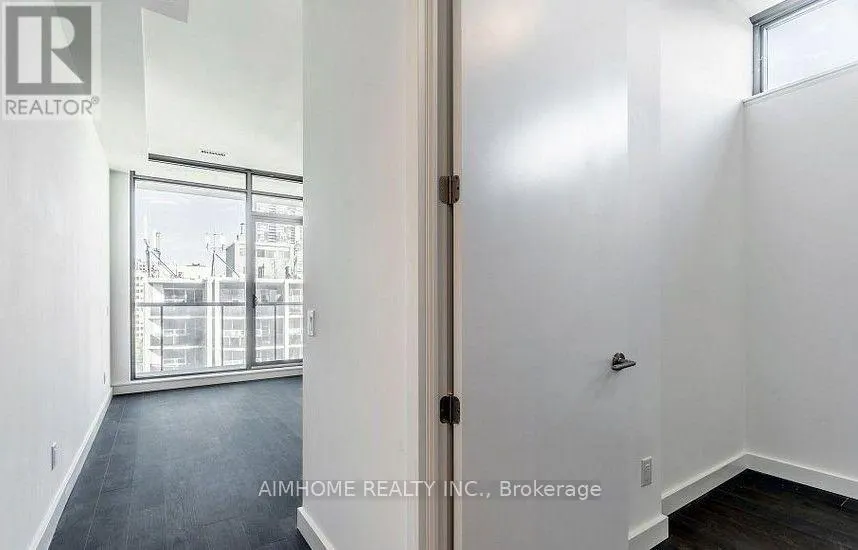 1207 - 81 WELLESLEY STREET E