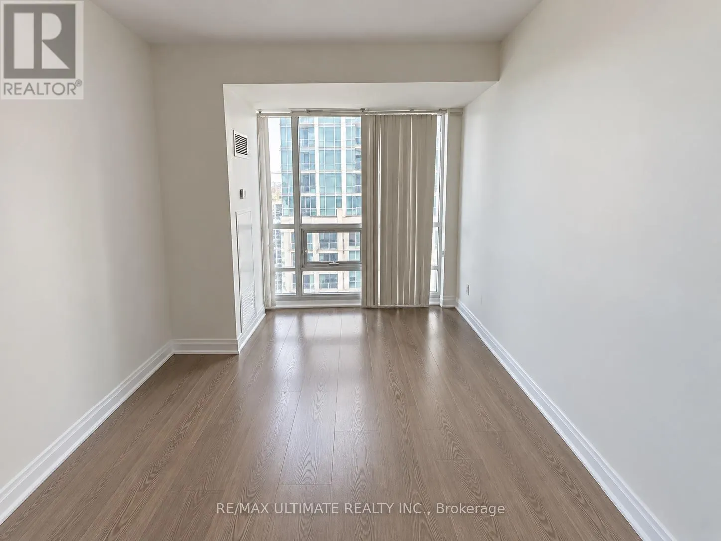 4212 - 761 BAY STREET