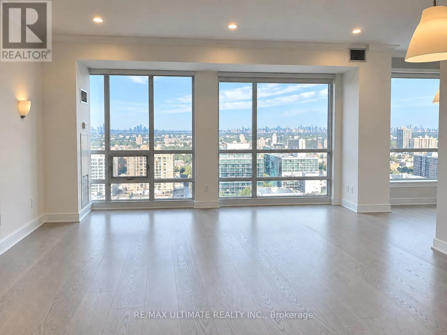 4212 - 761 BAY STREET