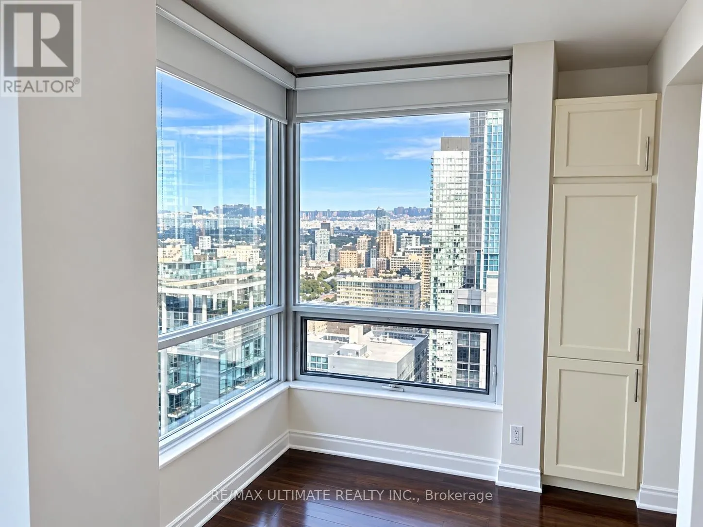4212 - 761 BAY STREET