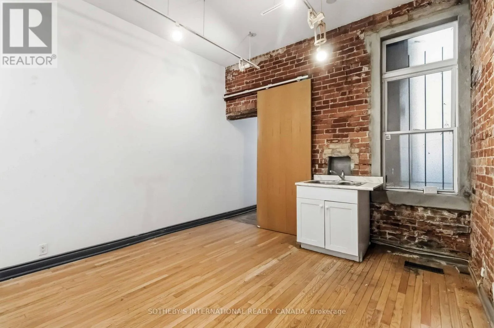 116 1/2 SHERBOURNE STREET