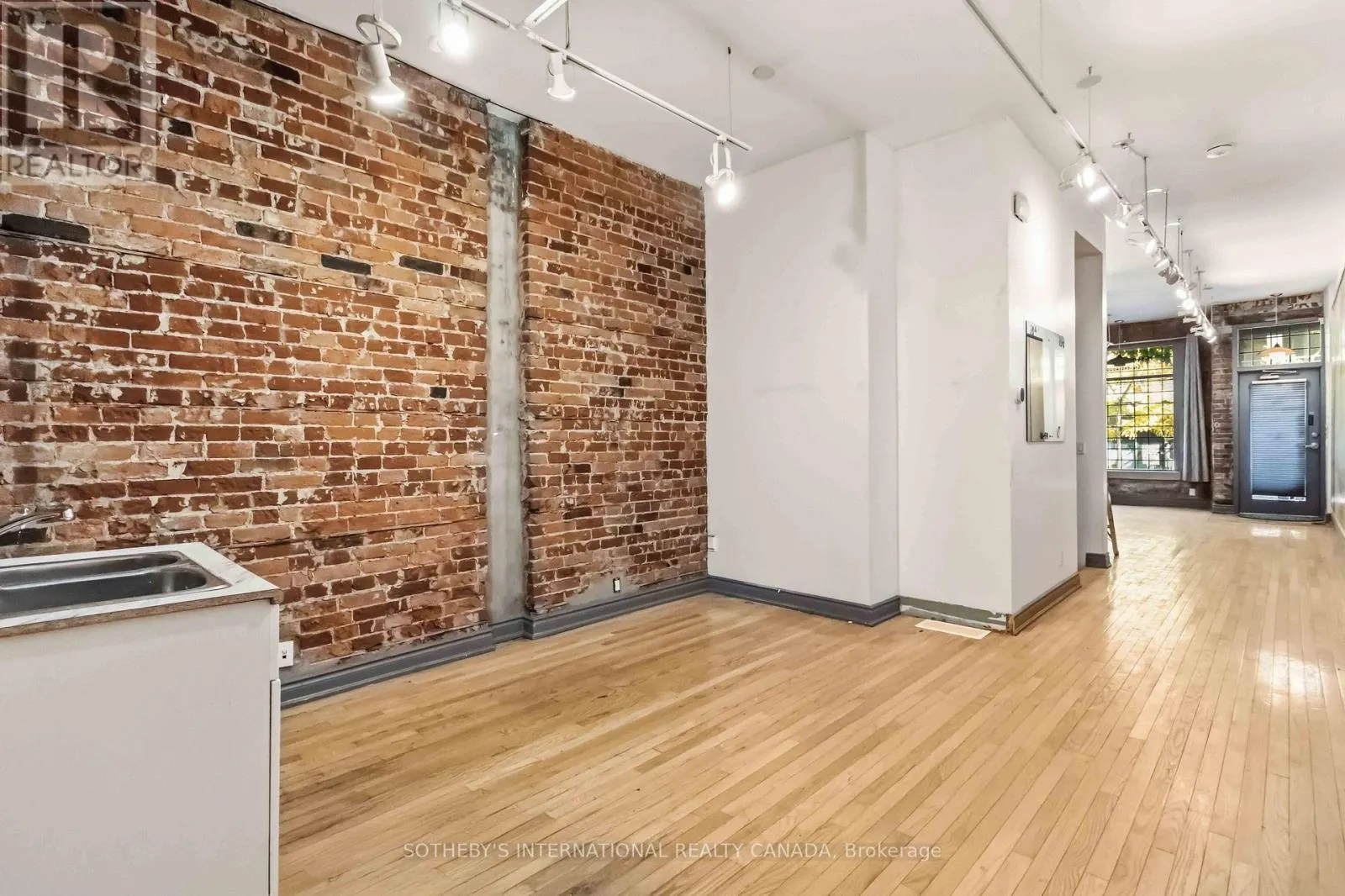 116 1/2 SHERBOURNE STREET