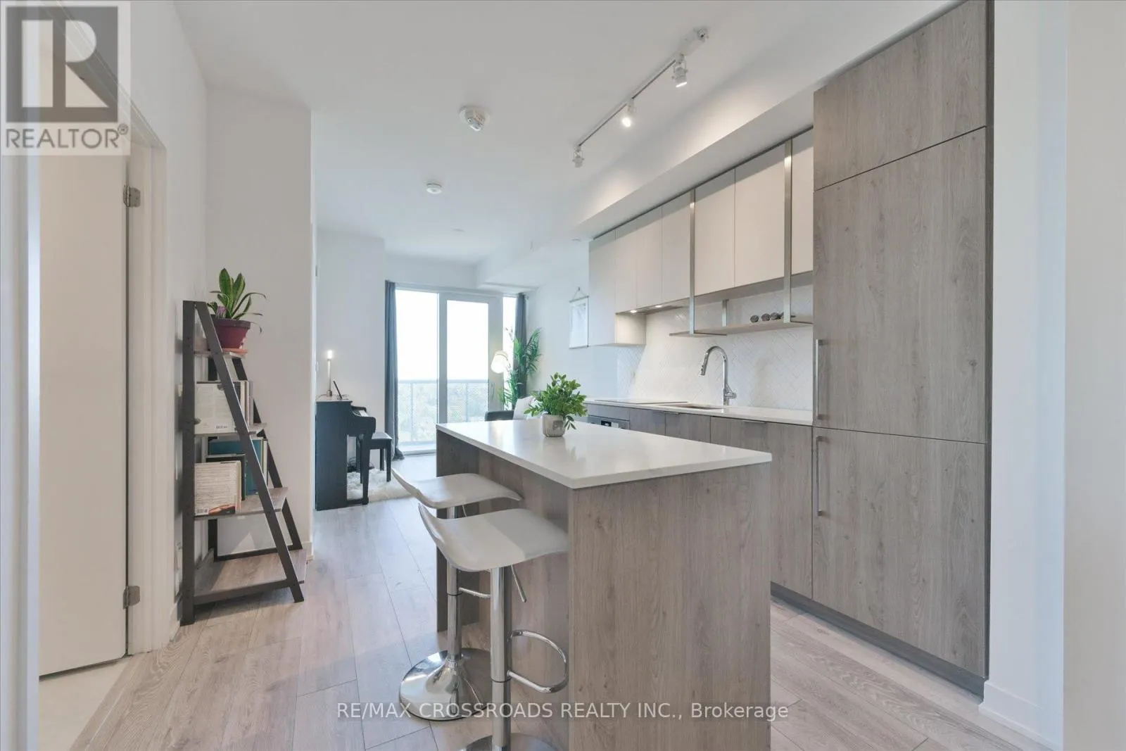 1510 - 15 HOLMES AVENUE