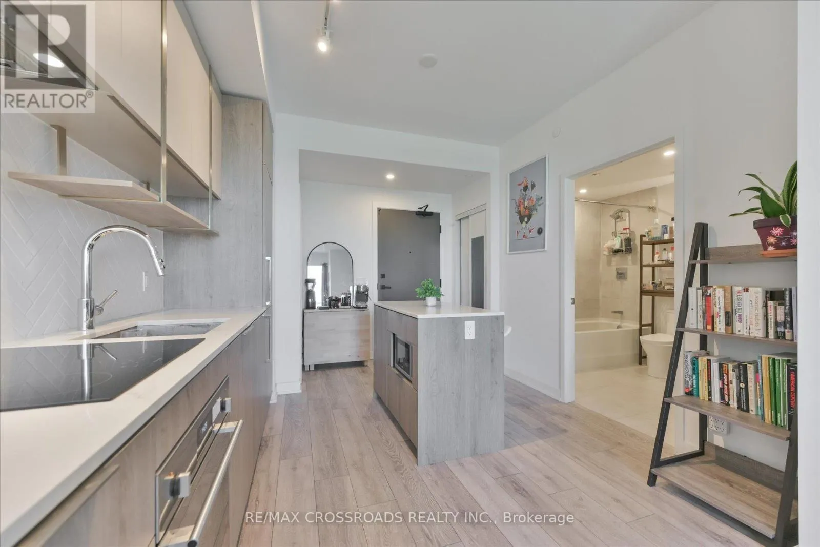 1510 - 15 HOLMES AVENUE