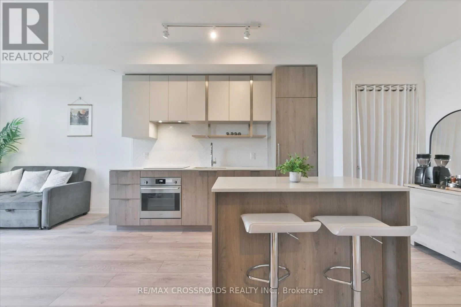 1510 - 15 HOLMES AVENUE