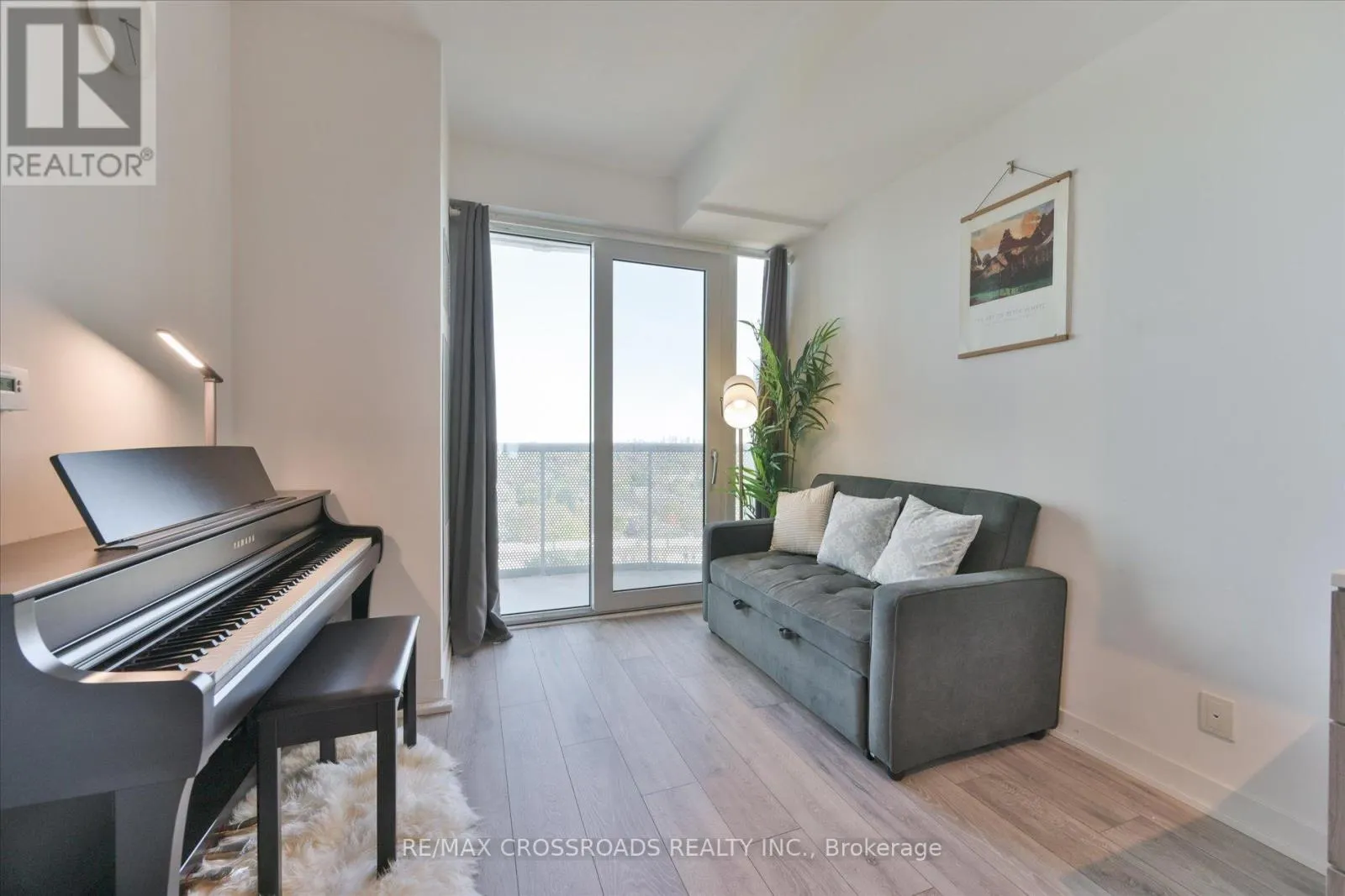 1510 - 15 HOLMES AVENUE