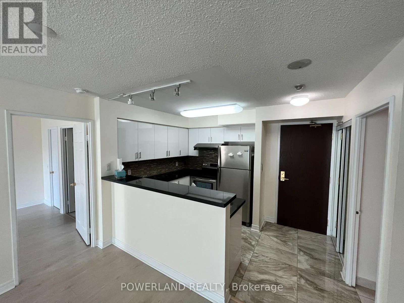 1007 - 18 PARKVIEW AVENUE