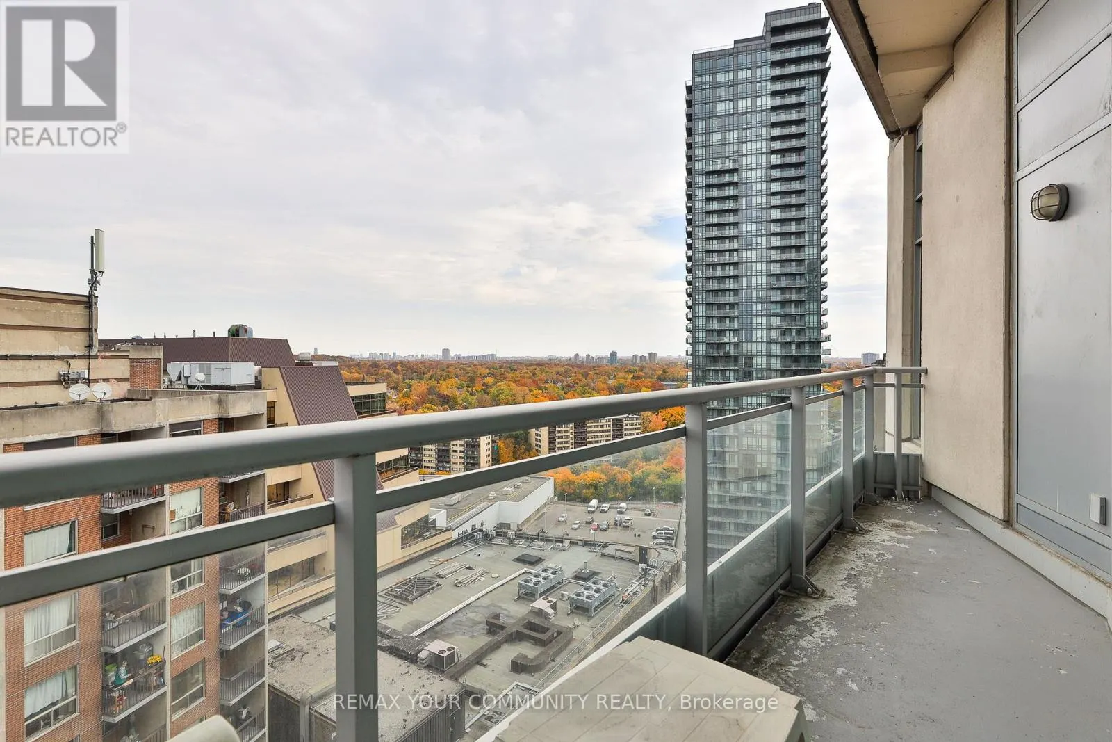 PH 201 - 8 SCOLLARD STREET