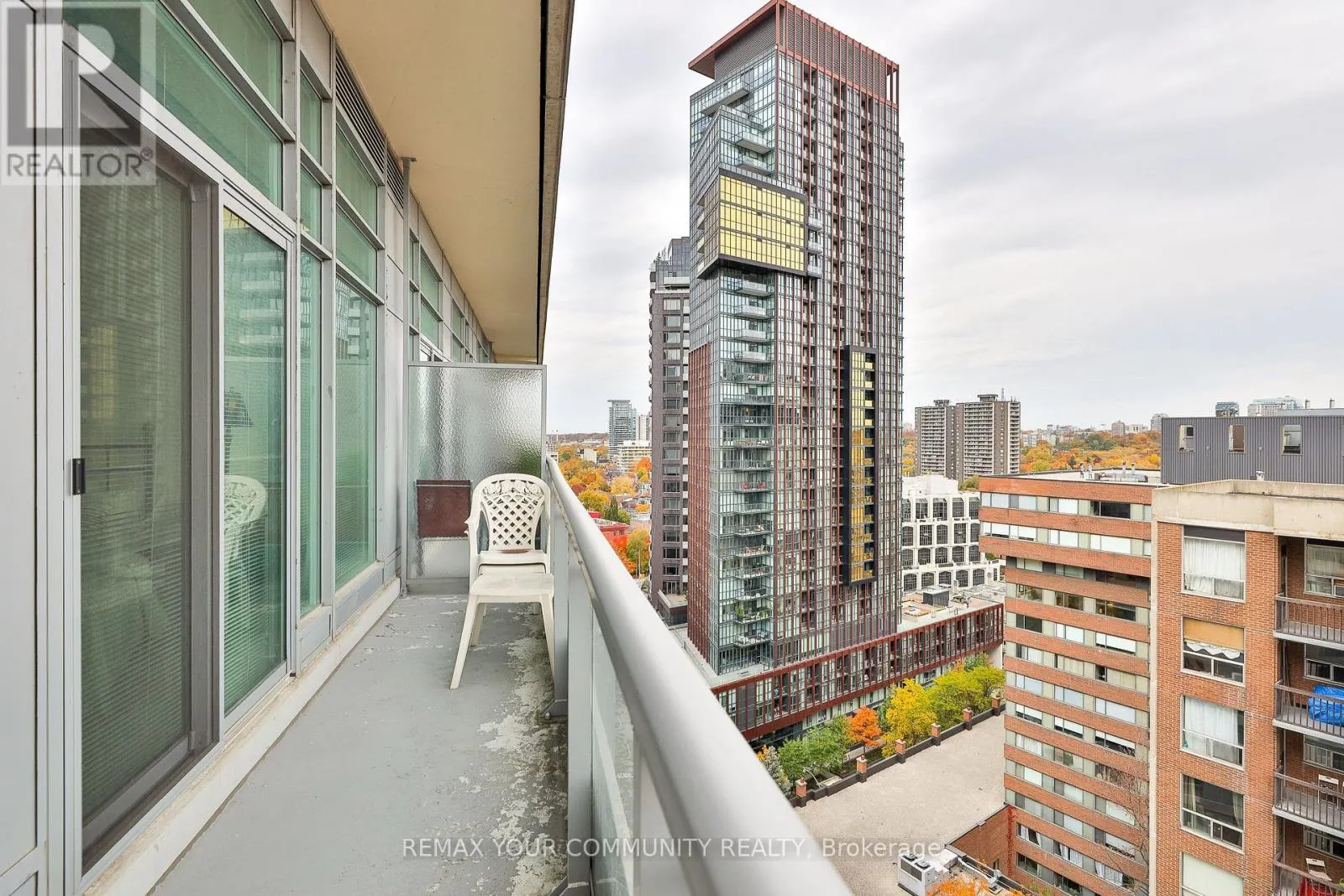 PH 201 - 8 SCOLLARD STREET