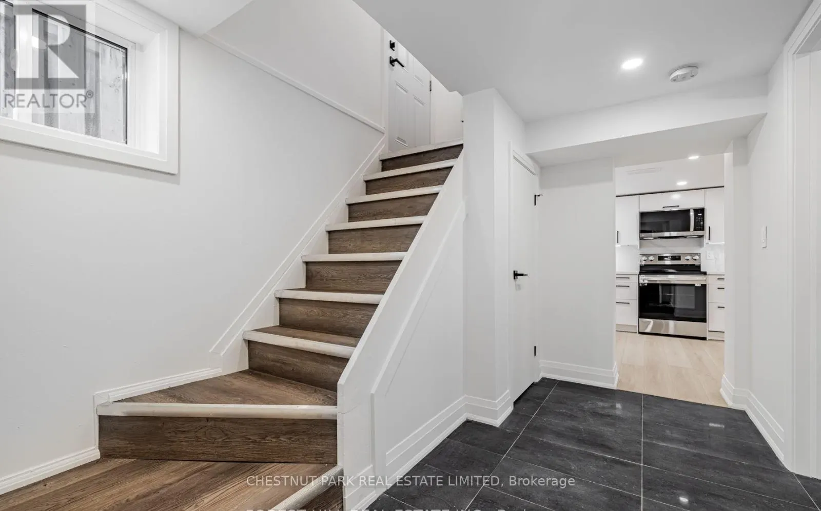 562 DELORAINE AVENUE