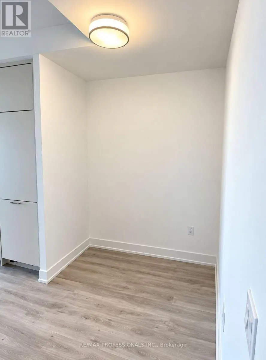 1430 - 20 INN ON THE PARK DRIVE