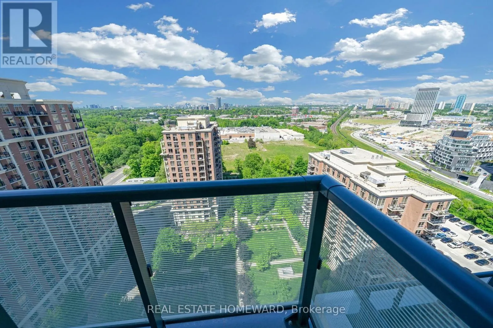 2039 - 20 INN ON THE PARK DRIVE